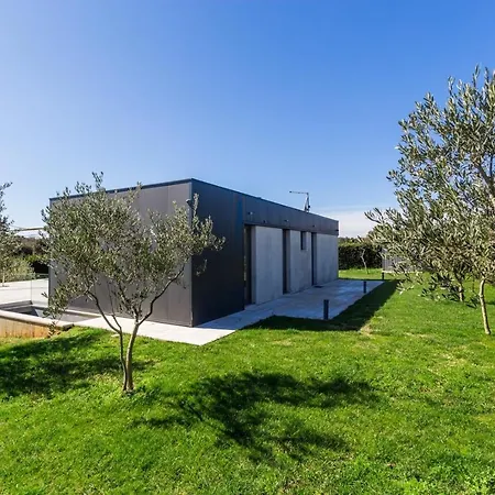 빌라 With Pool And Private Garden In